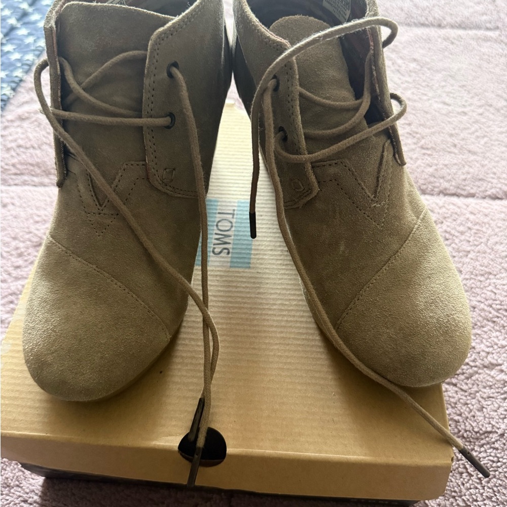 TOMS Women's Classic Tan Ankle Booties